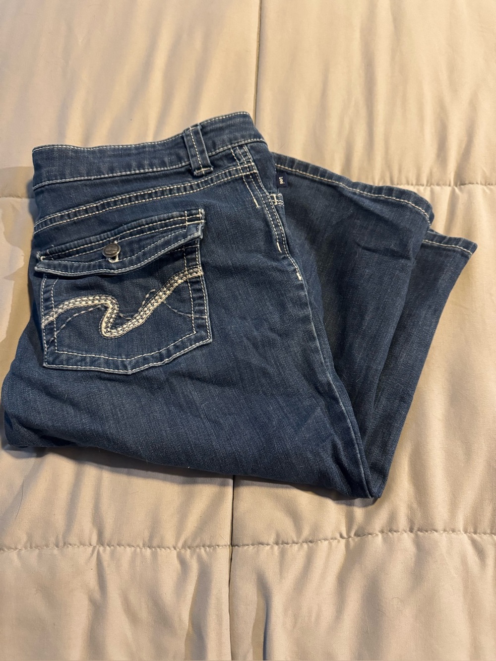 Lee Dark Blue Women's capris with Contrast Pocket Stitching